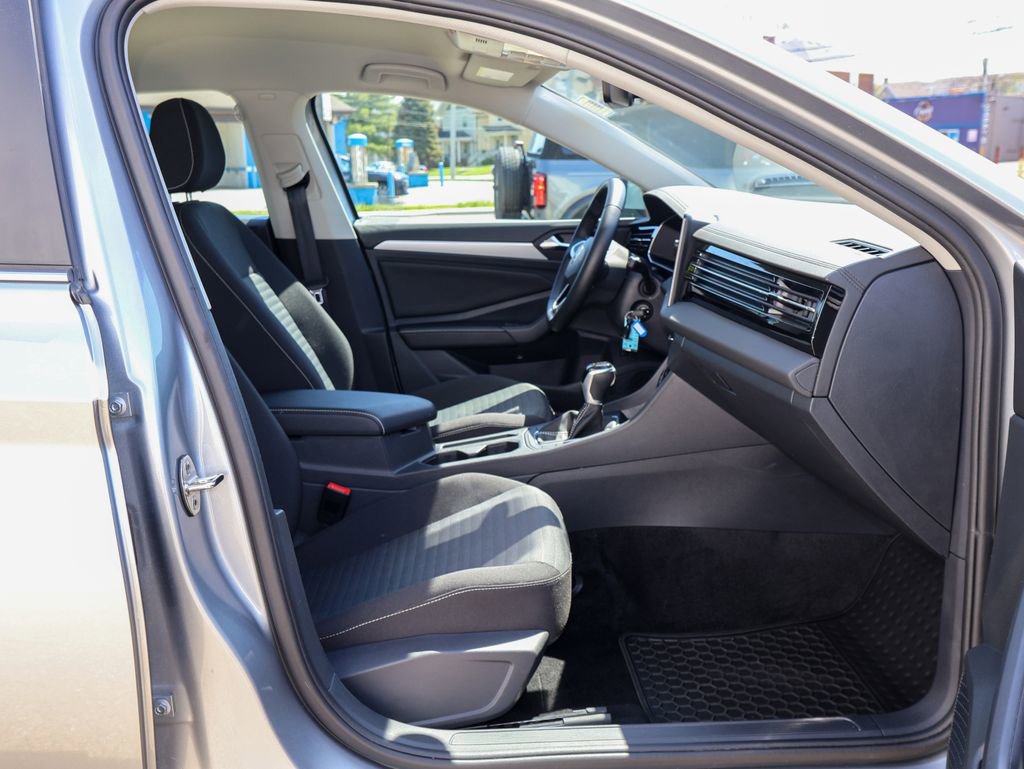 Used 2025 Volkswagen Jetta S image 28