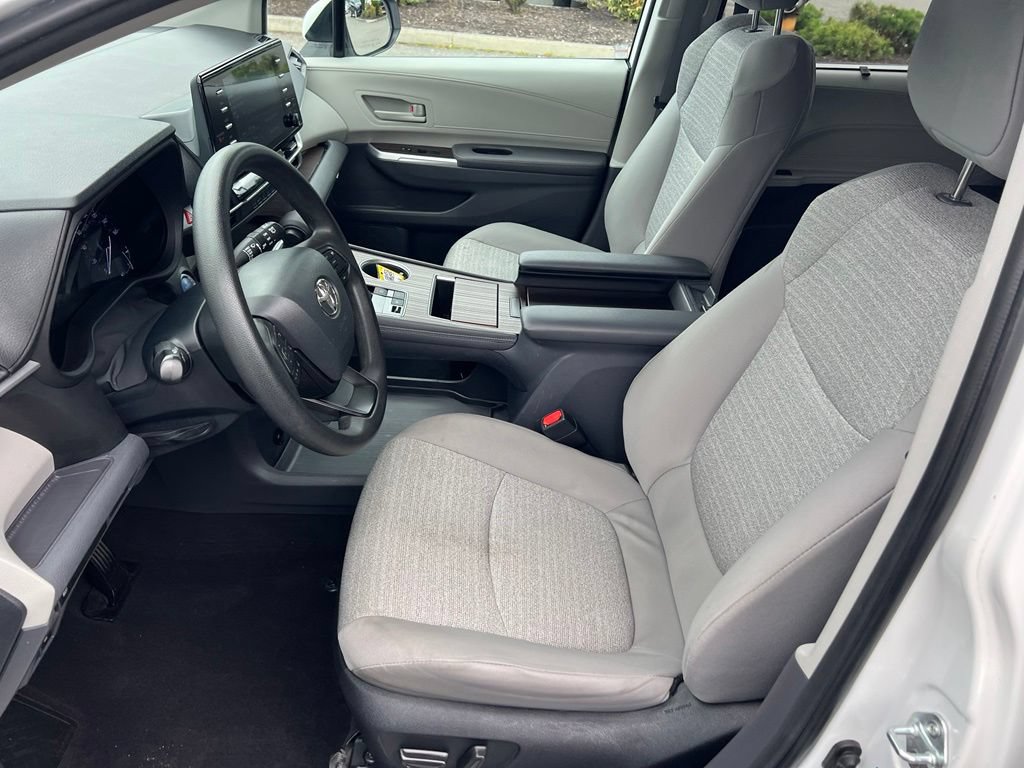 Certified 2023 Toyota Sienna LE FWD image 13