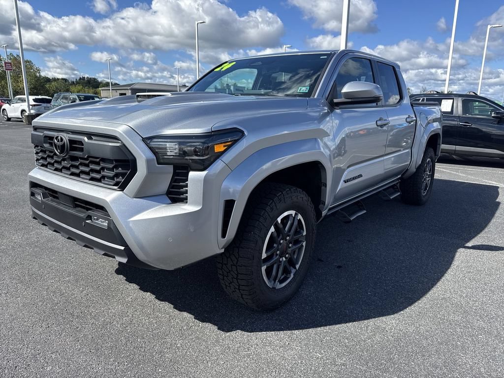Used 2024 Toyota Tacoma TRD Sport w/ TRD Sport Upgrade Package AWD/4WD image 4