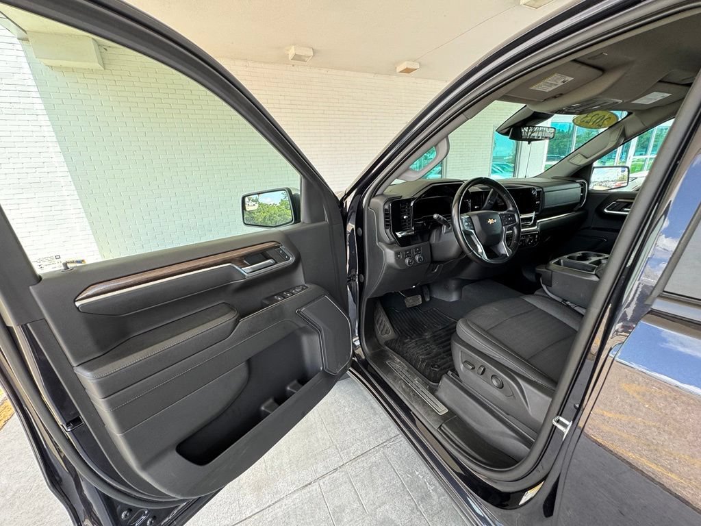 Used 2023 Chevrolet Silverado 1500 LT AWD/4WD image 12