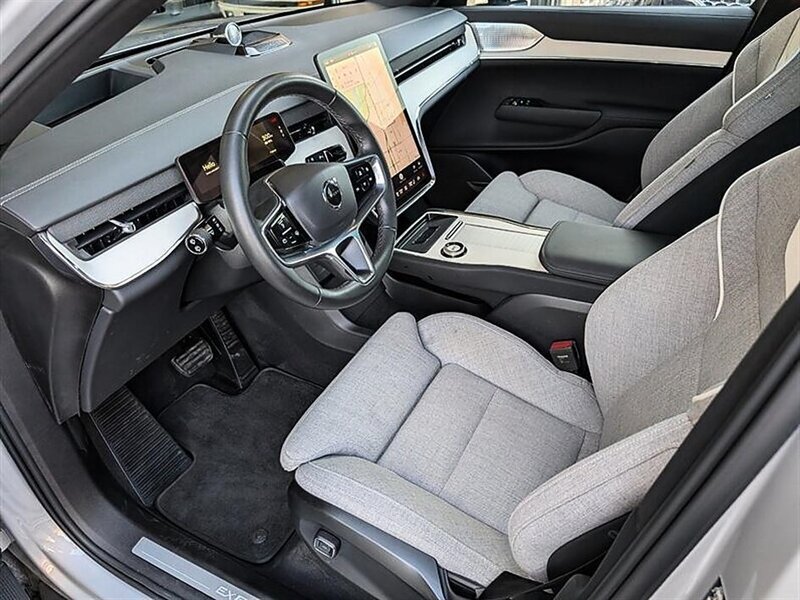 Used 2025 Volvo EX90 Ultra AWD/4WD image 2