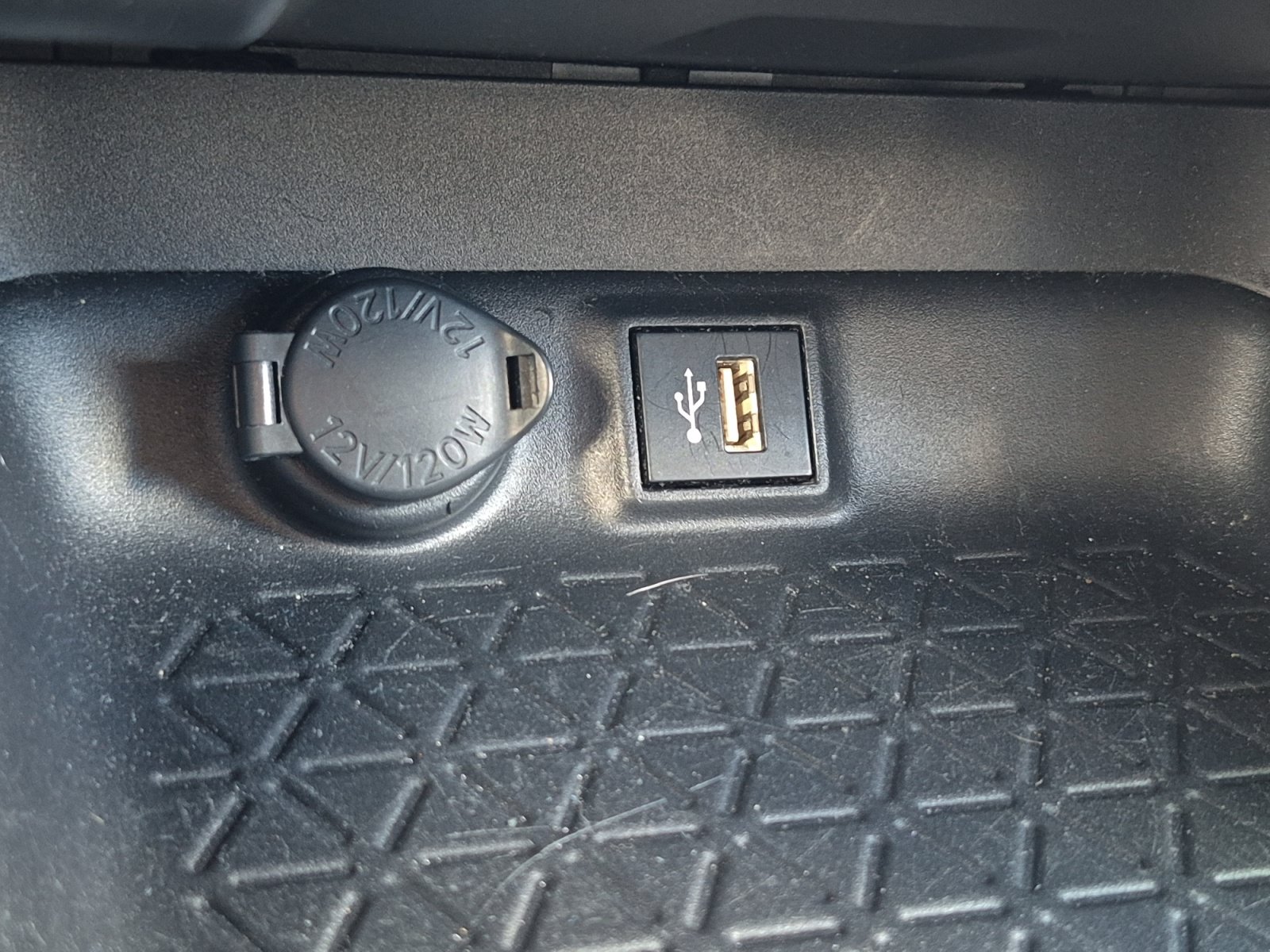 Used 2025 Toyota RAV4 XLE AWD/4WD image 20