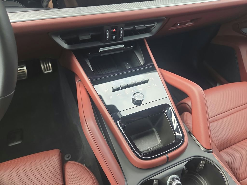 Certified 2025 Porsche Cayenne Coupe image 14