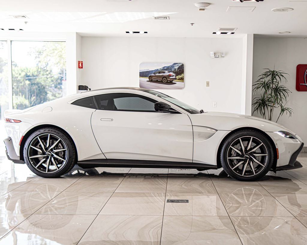 Used 2019 Aston Martin V8 Vantage Coupe RWD image 9