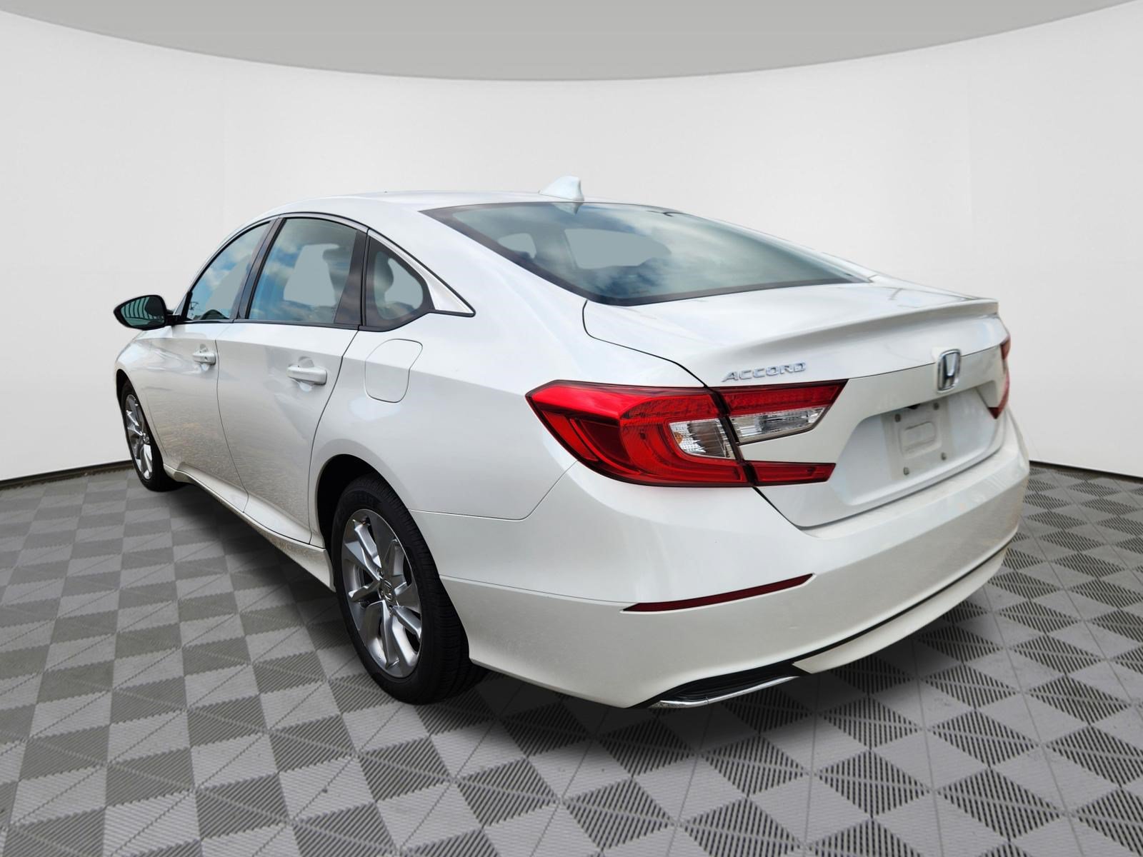 Used 2019 Honda Accord LX image 3