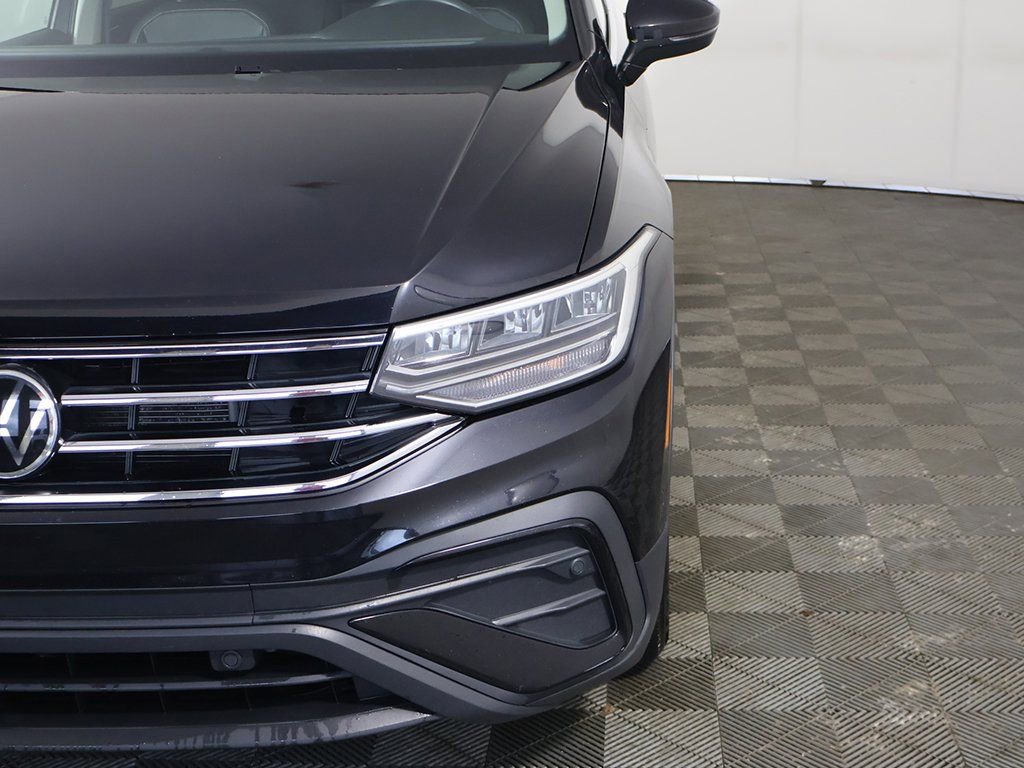 Used 2022 Volkswagen Tiguan SE w/ Panoramic Sunroof Package image 13