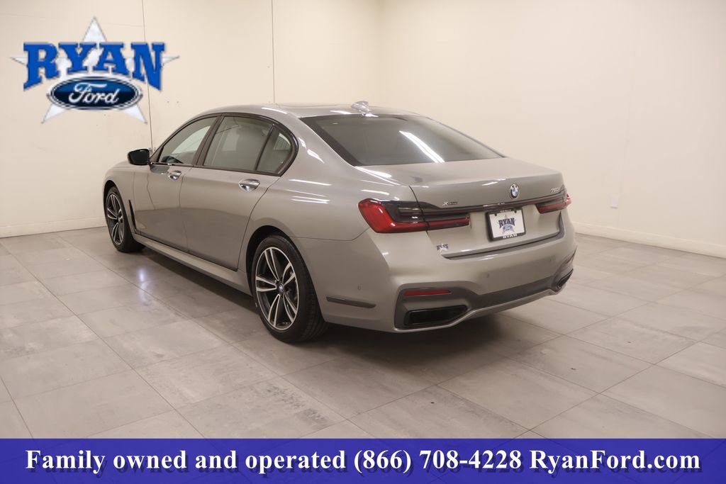 Used 2022 BMW 750i xDrive w/ Executive Package image 3