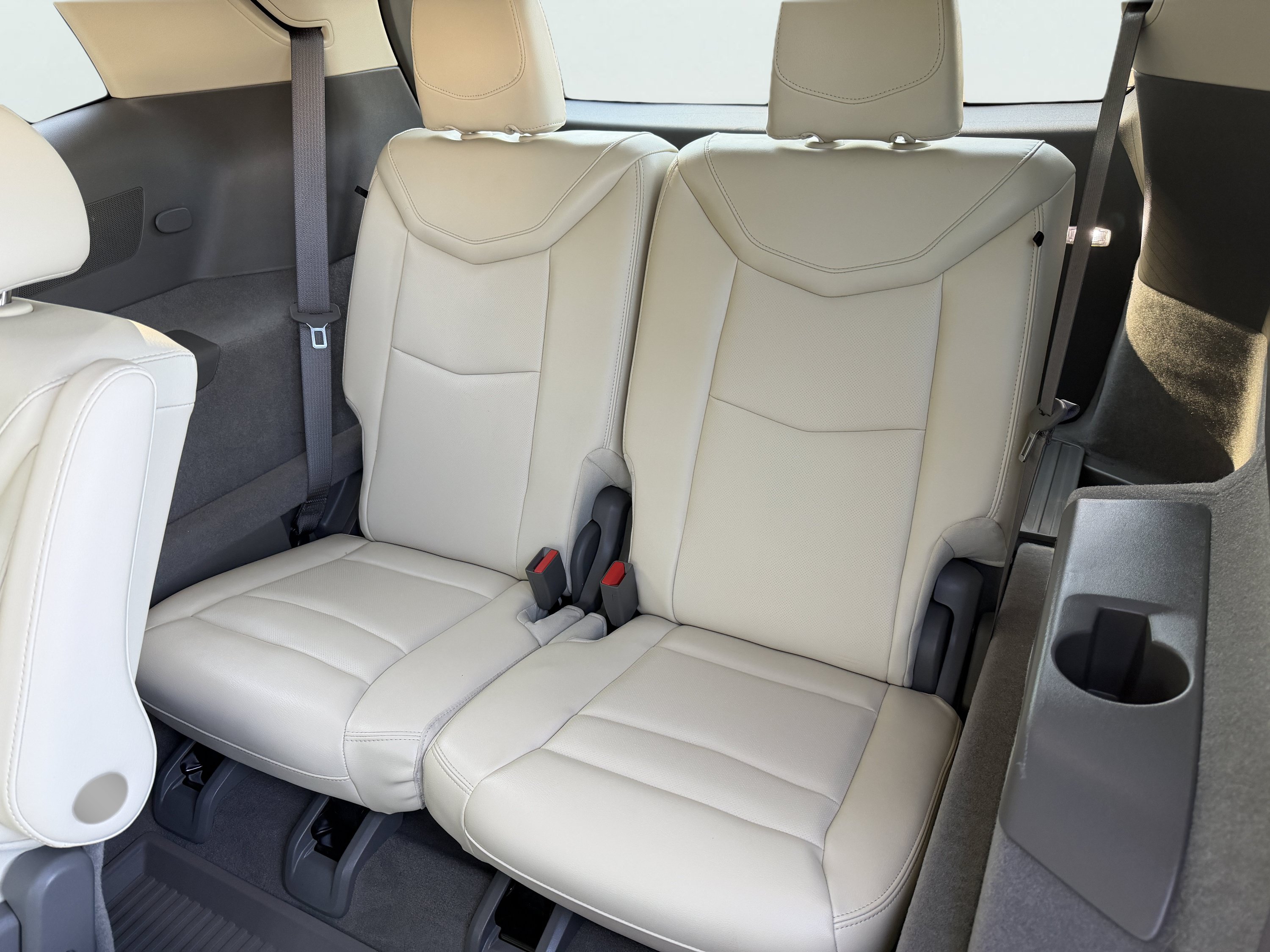 Used 2024 Cadillac XT6 Premium Luxury w/ LPO, Floor Liner Package AWD/4WD image 16