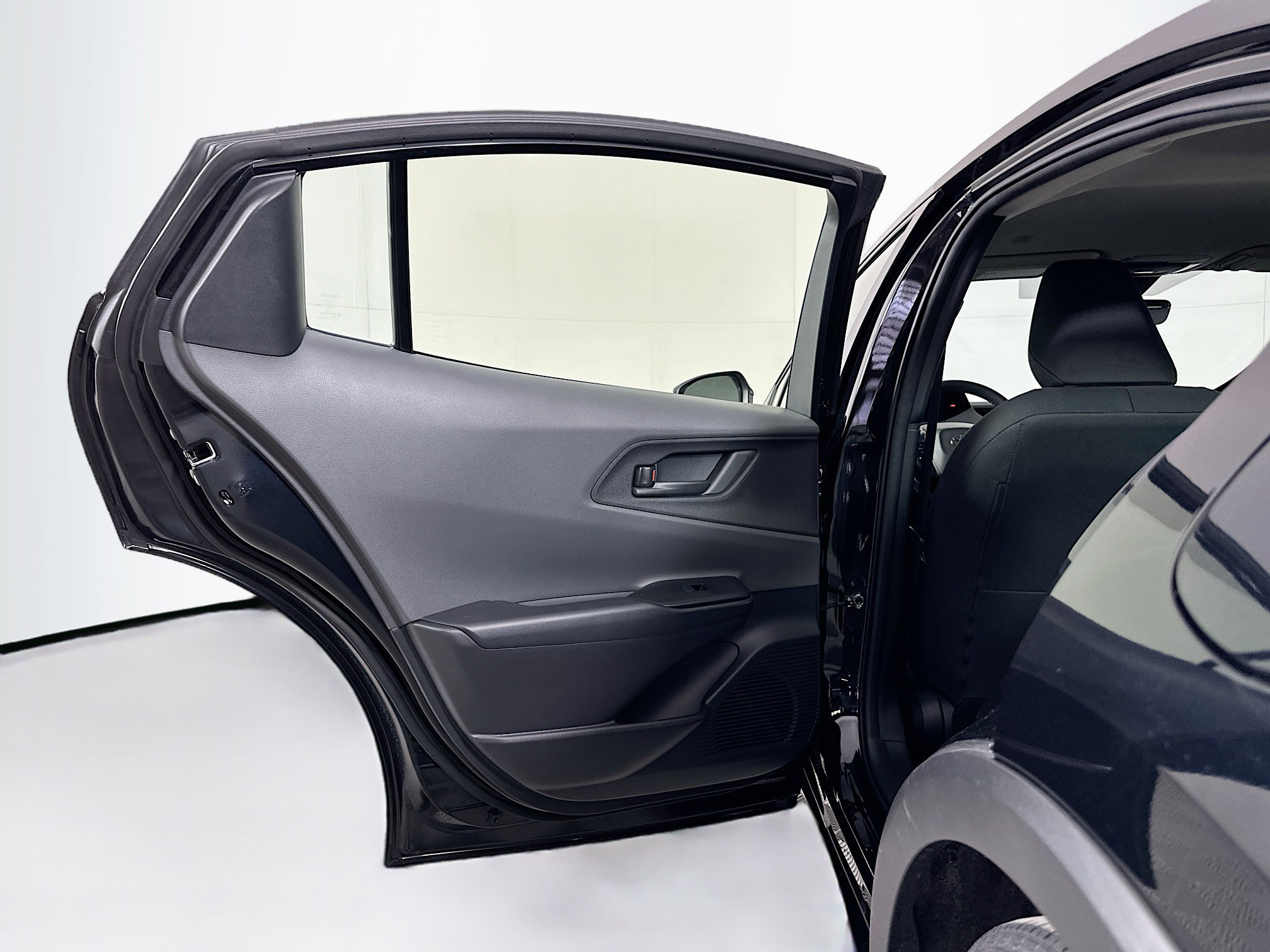 Used 2025 Toyota Prius LE image 25