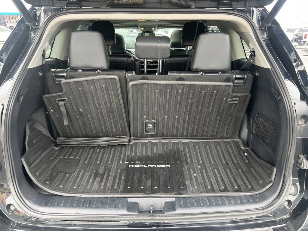 Used 2020 Toyota Highlander XLE image 35