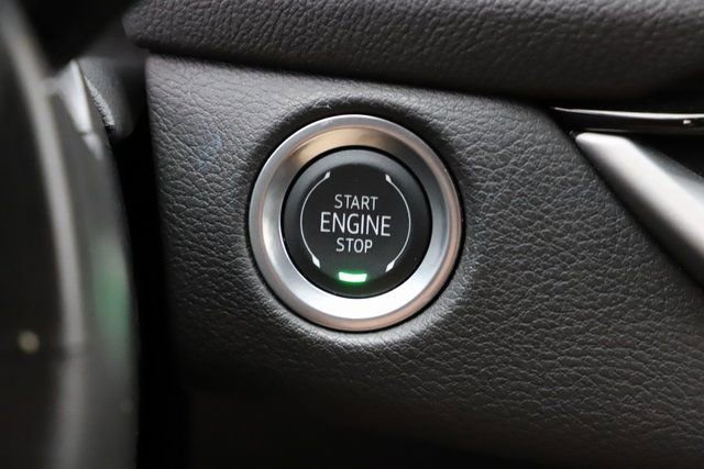 Used 2025 Cadillac XT4 Premium Luxury image 32