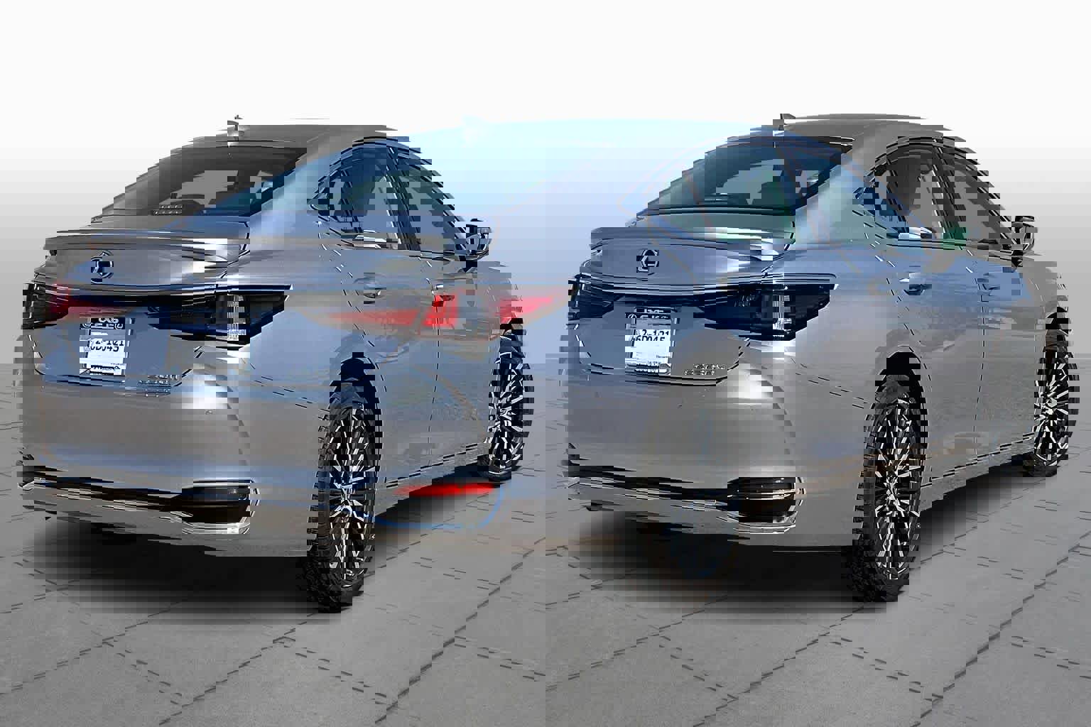 Used 2025 Lexus ES 300h w/ Premium Package image 12