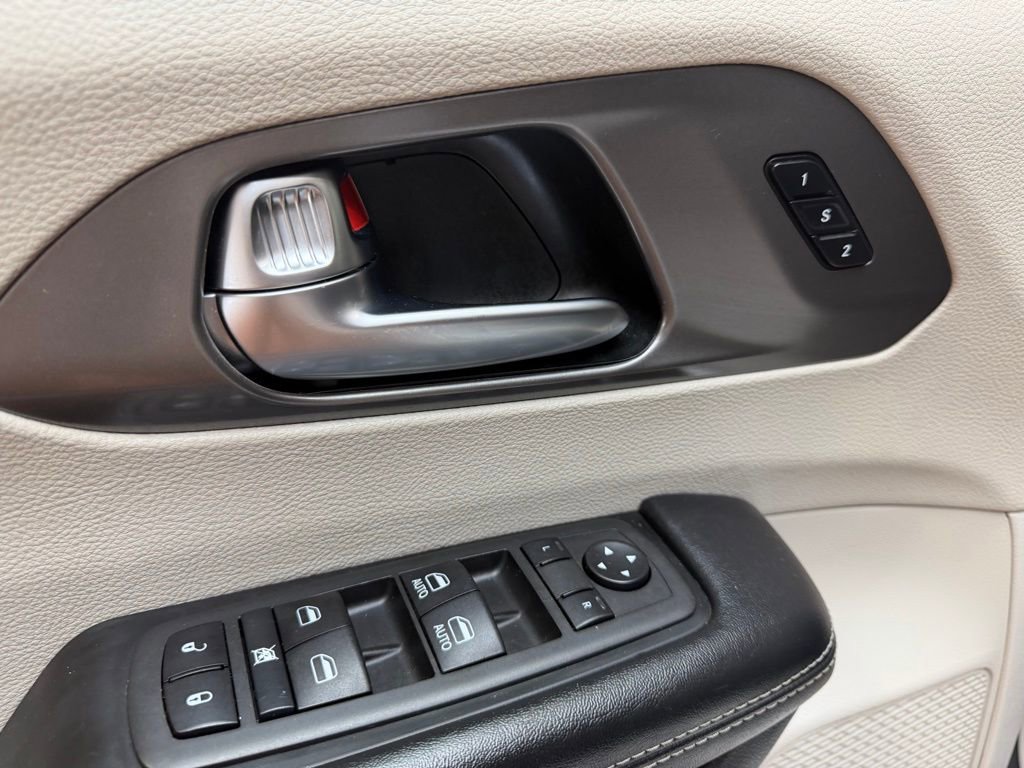 Used 2022 Chrysler Pacifica Touring-L FWD image 20