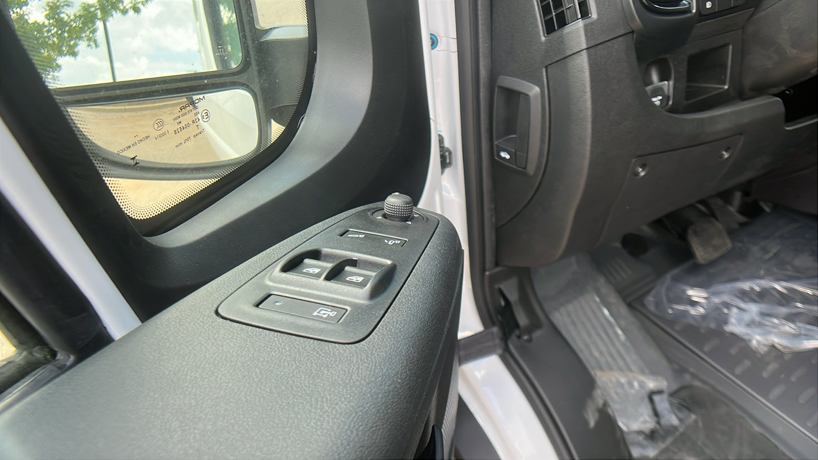 New 2025 RAM ProMaster 2500 w/ Safety Group FWD image 17
