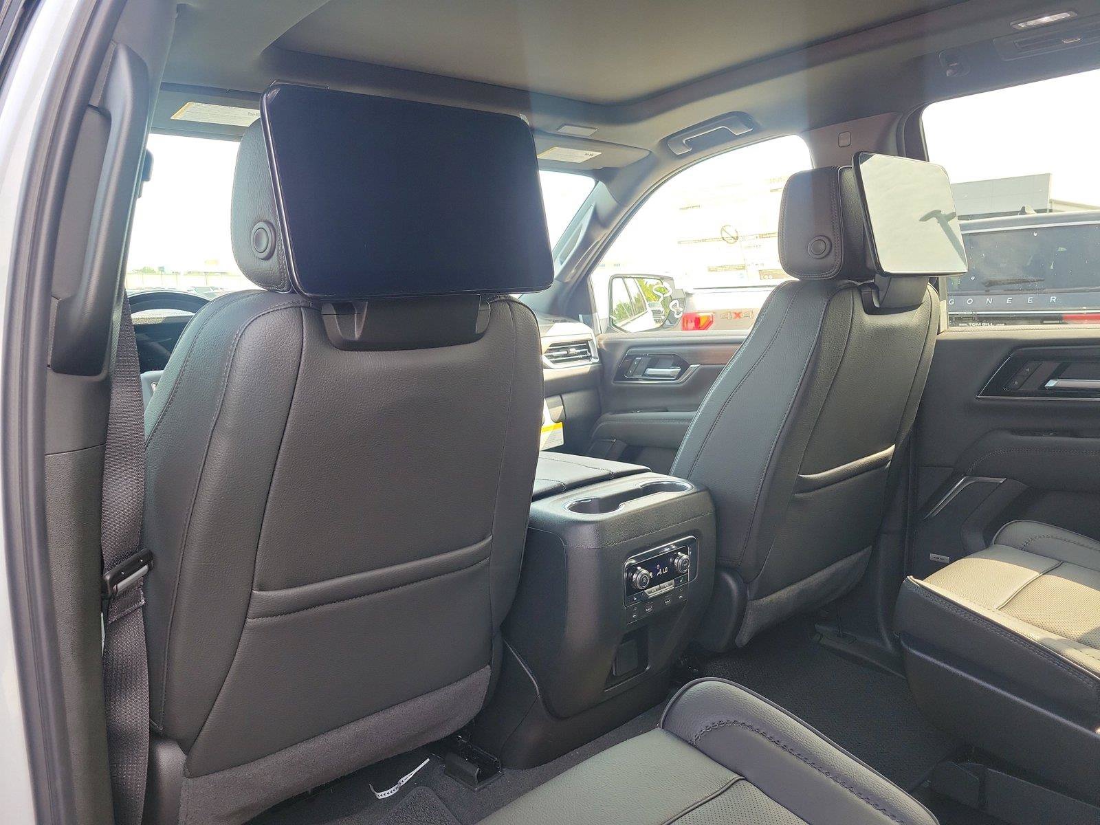 New 2026 GMC Yukon Denali w/ Advanced Technology Package AWD/4WD image 13