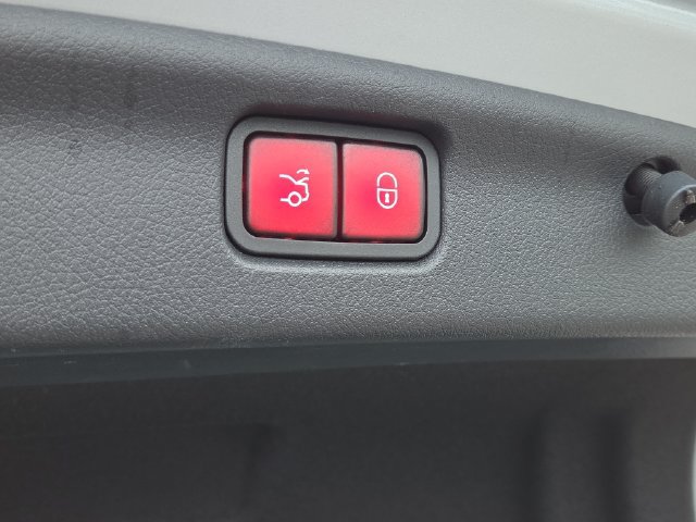 Used 2023 Mercedes-Benz C 300 4MATIC Sedan image 29