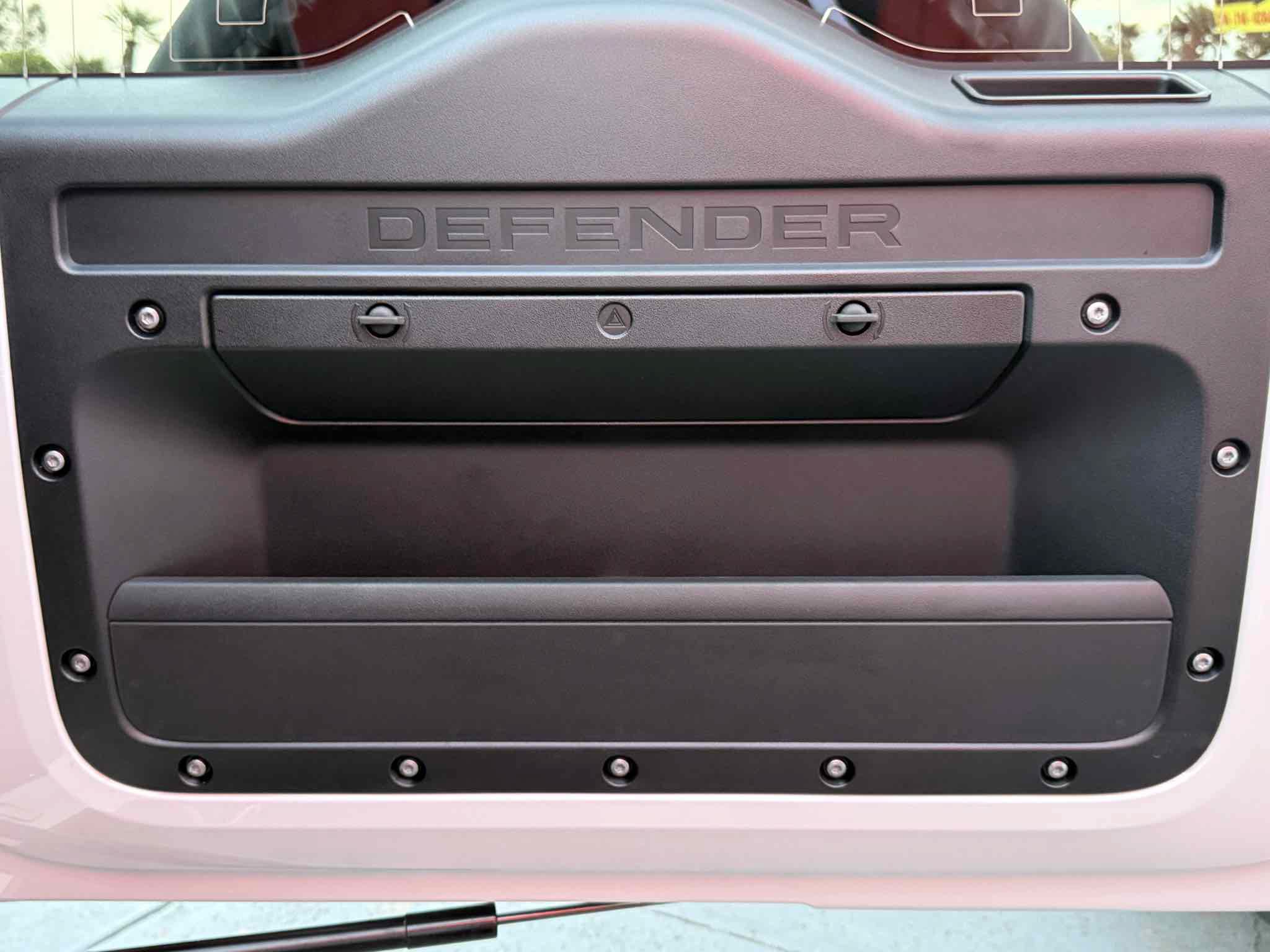 Used 2025 Land Rover Defender 110 X-Dynamic SE AWD/4WD image 94