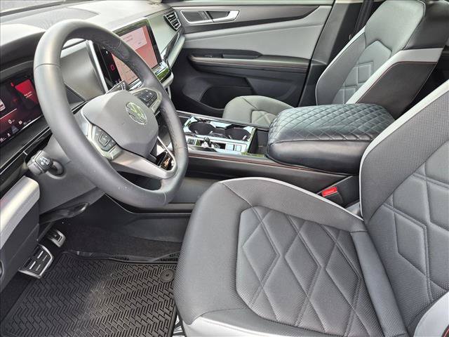Used 2024 Volkswagen Atlas Peak Edition SEL AWD/4WD image 17