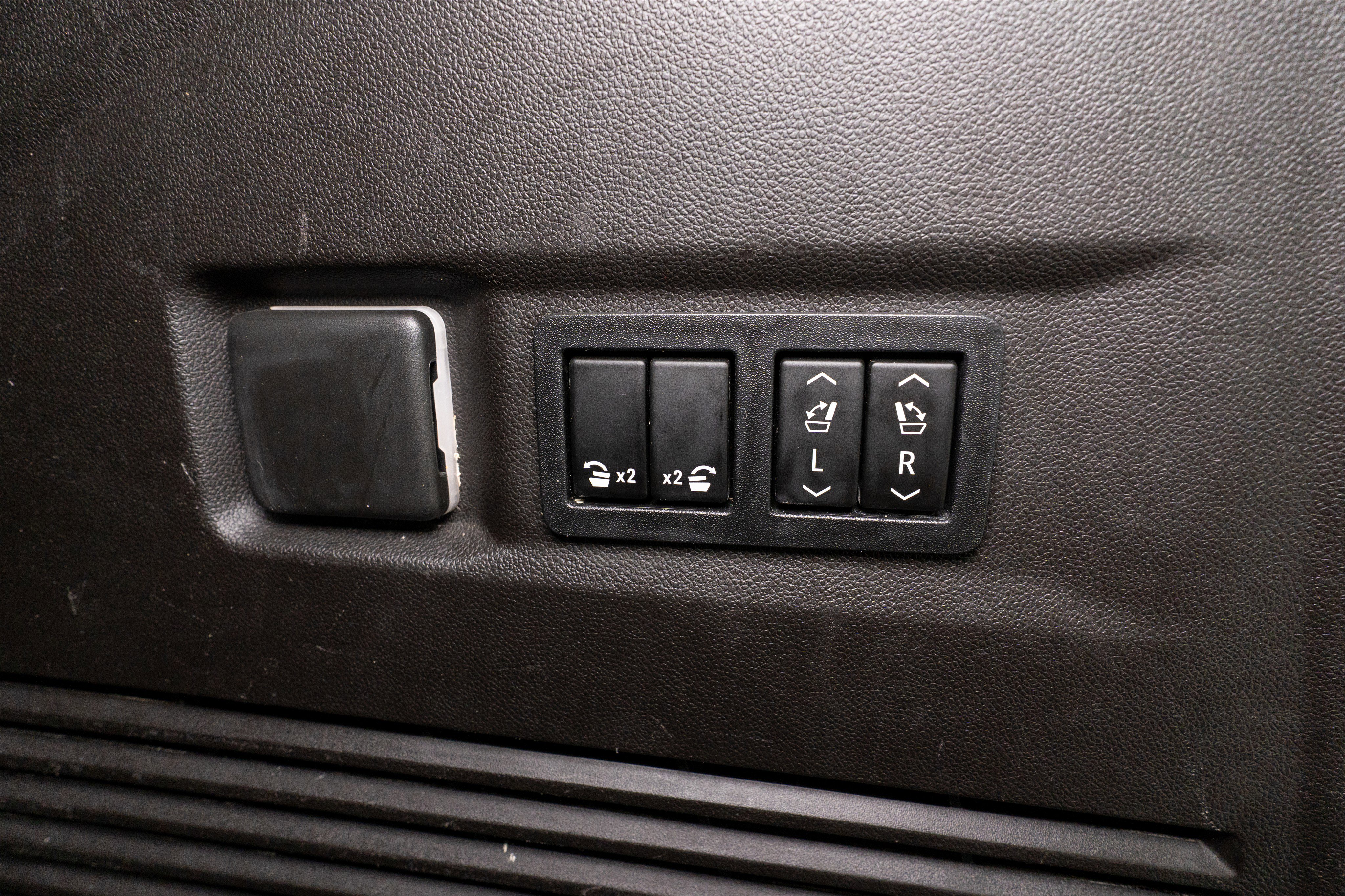 Used 2021 Chevrolet Tahoe RST w/ Luxury Package AWD/4WD image 34