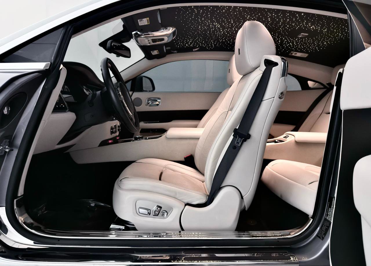 Used 2015 Rolls-Royce Wraith image 24