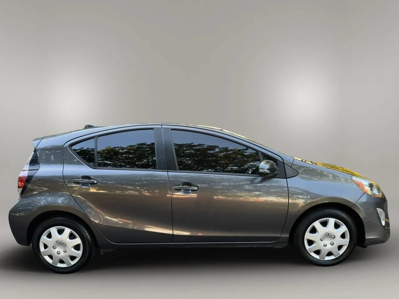 Used 2016 Toyota Prius C One FWD image 2