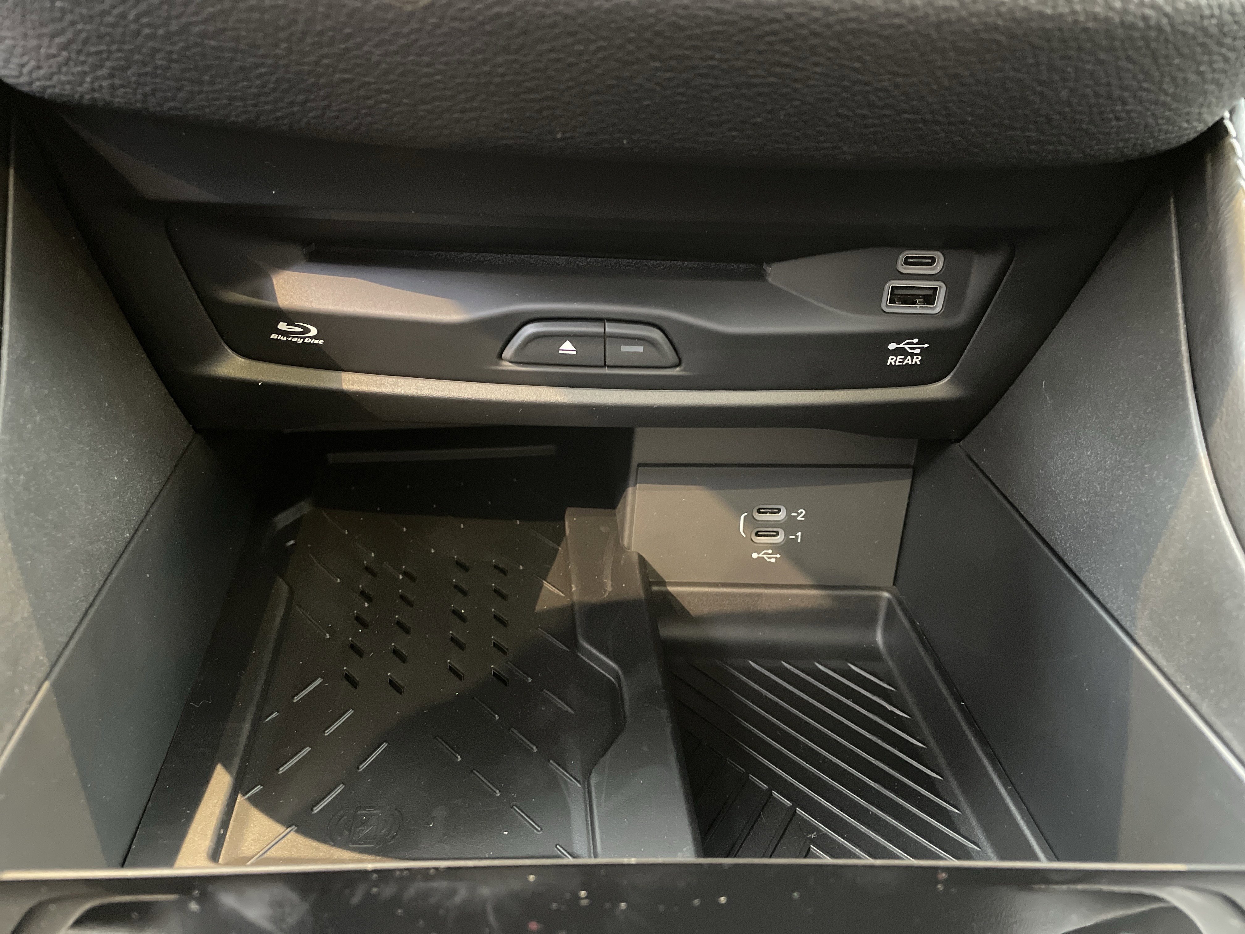 New 2026 Chrysler Pacifica Limited w/ Uconnect Theater Family Group FWD image 31