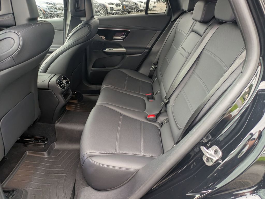 Used 2024 Mercedes-Benz GLC 300 4MATIC image 18