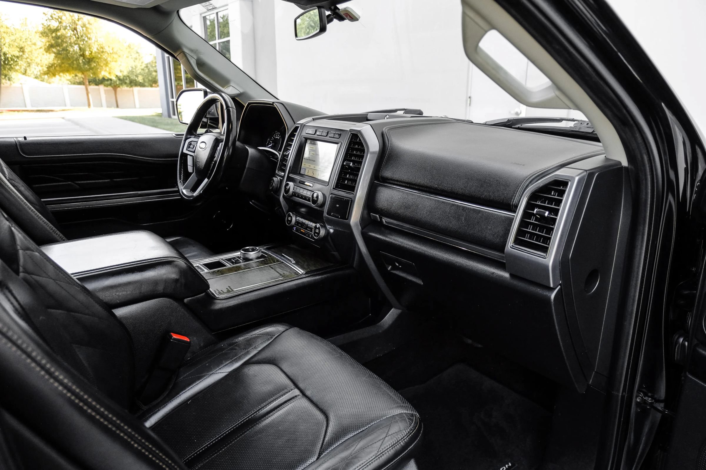 Used 2019 Ford Expedition Max Platinum RWD image 16