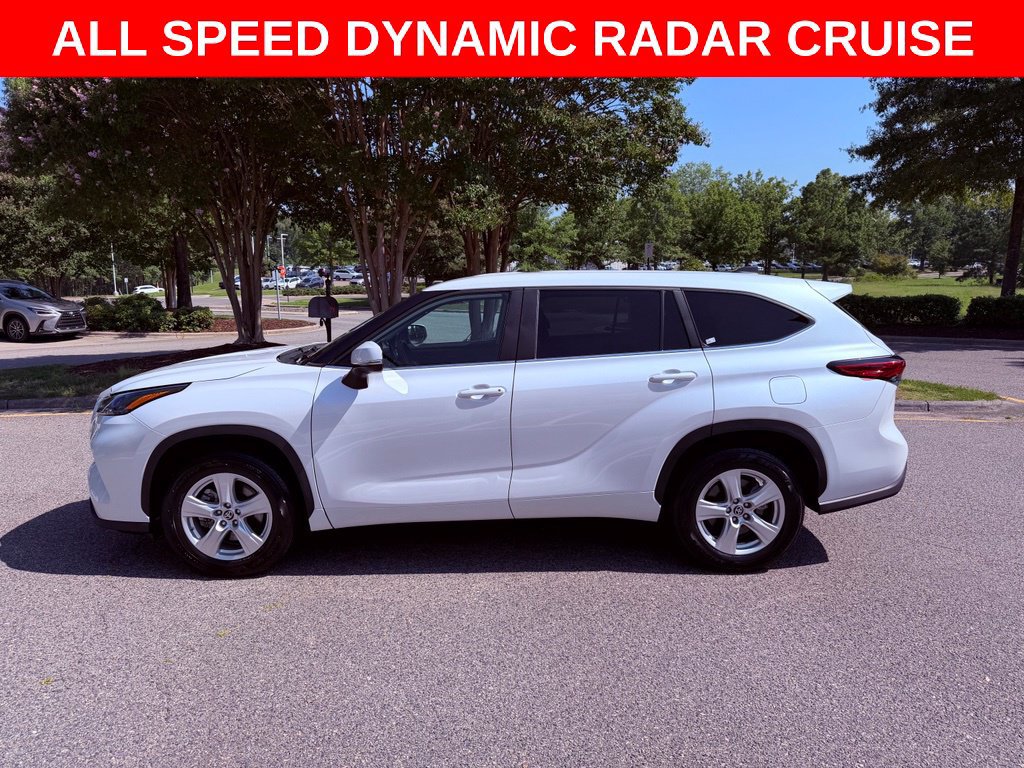 Used 2023 Toyota Highlander LE FWD image 4