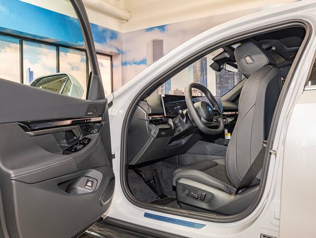 Used 2027 BMW i5 xDrive40 w/ Premium Package AWD/4WD image 13