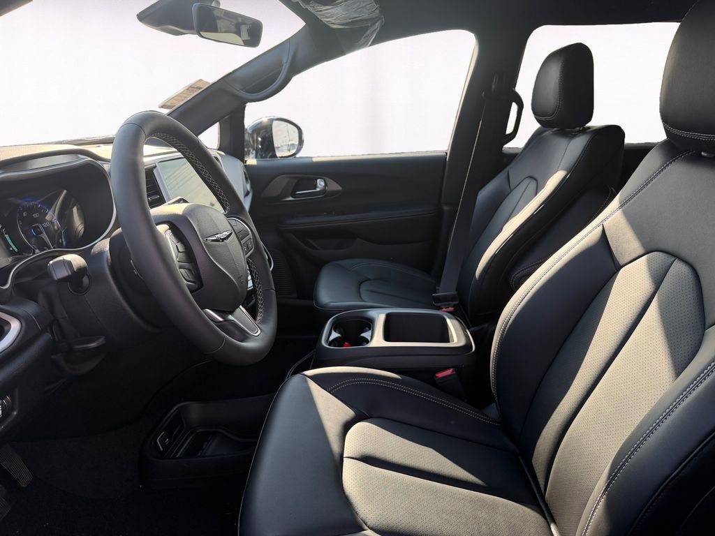 New 2026 Chrysler Voyager LX image 9