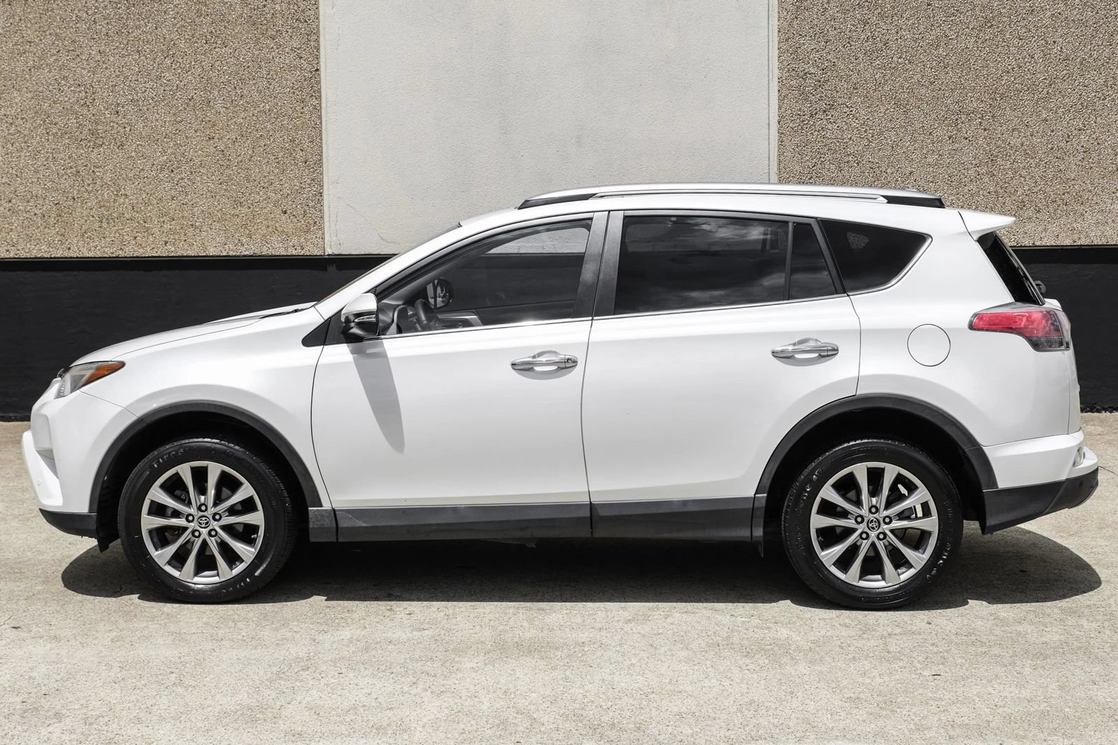 Used 2017 Toyota RAV4 Limited FWD image 11