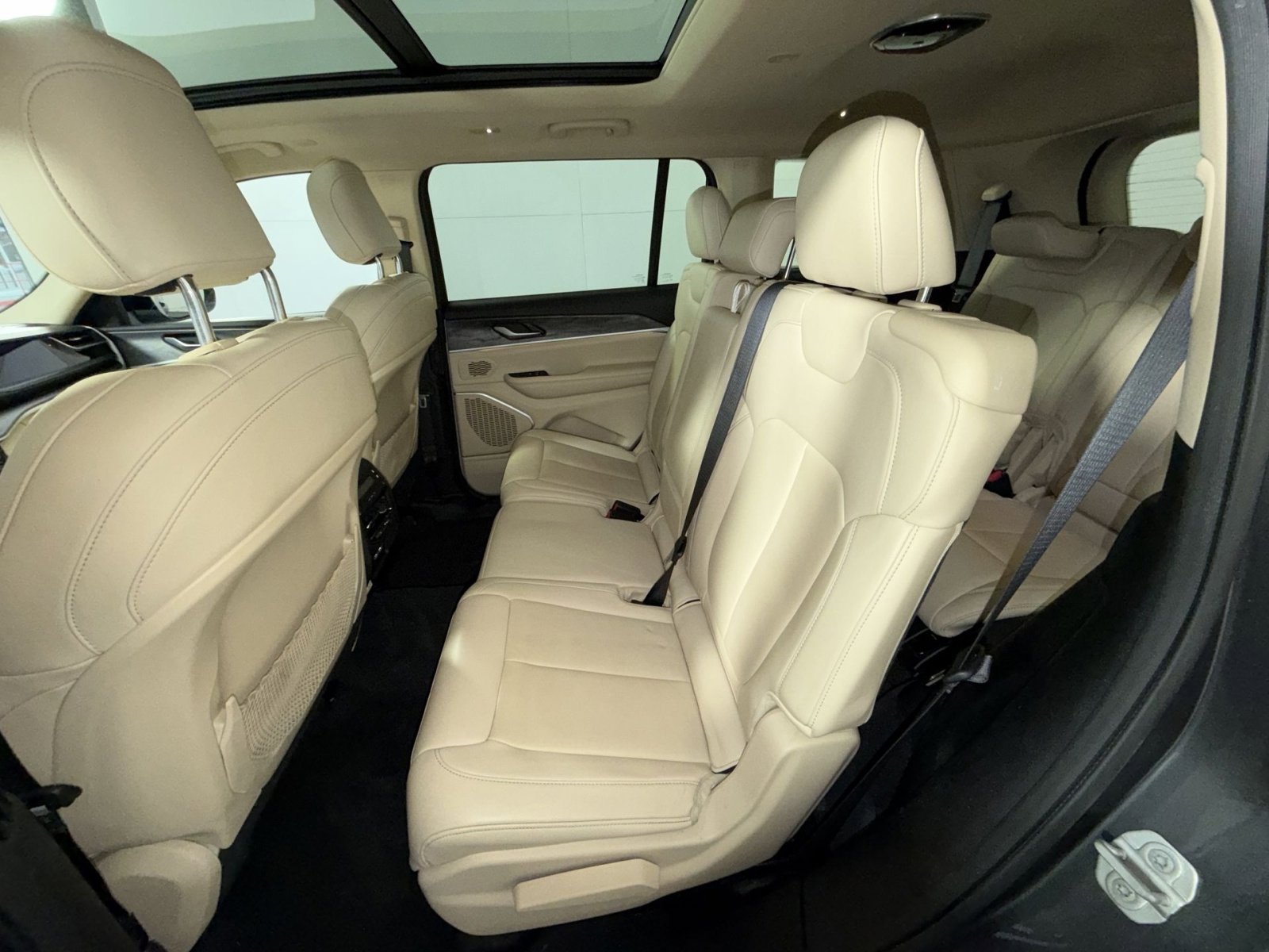 Used 2022 Jeep Grand Cherokee L Limited image 25