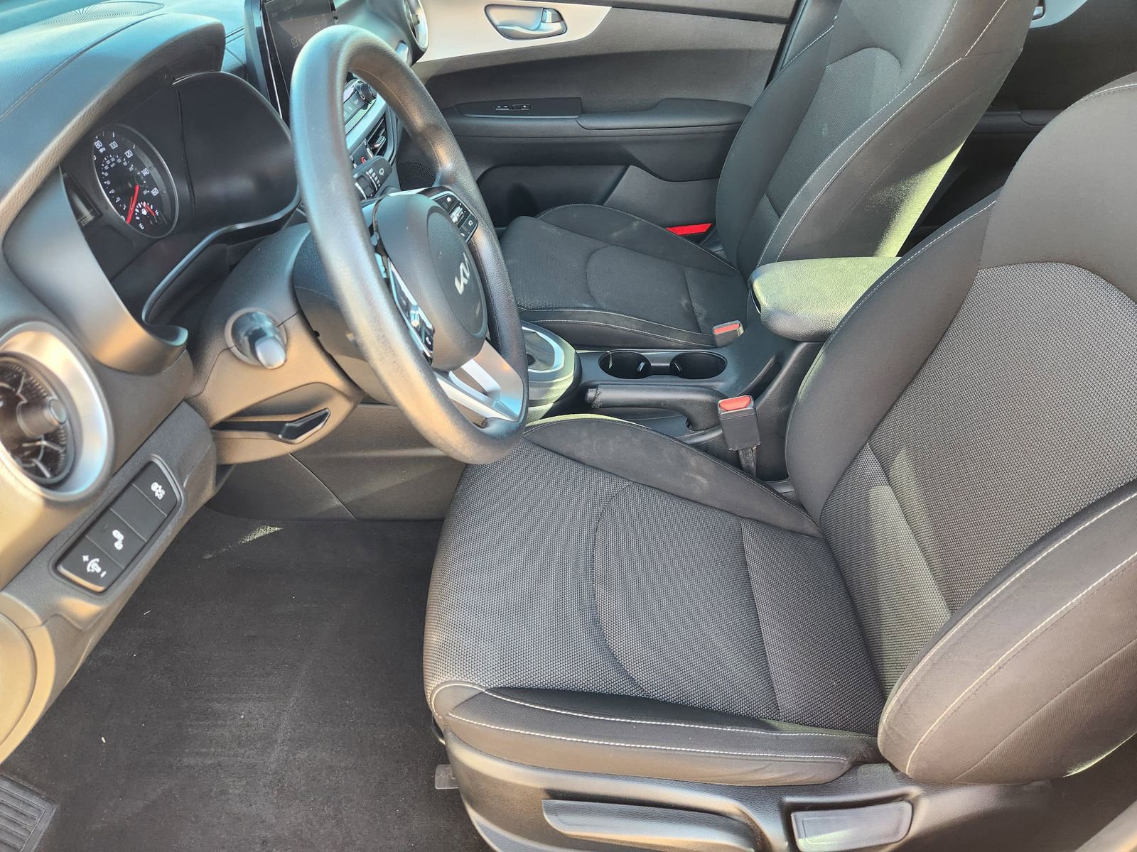 Used 2023 Kia Forte LXS w/ LXS Technology Package image 16