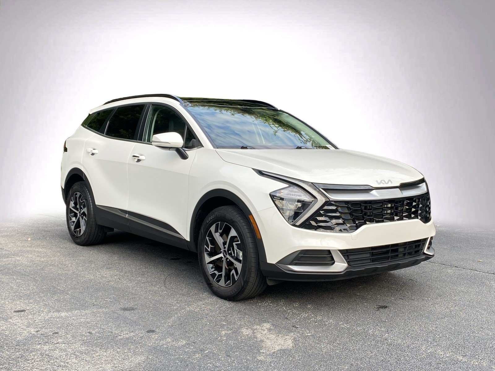 Used 2023 Kia Sportage EX w/ EX Premium Package AWD/4WD image 2
