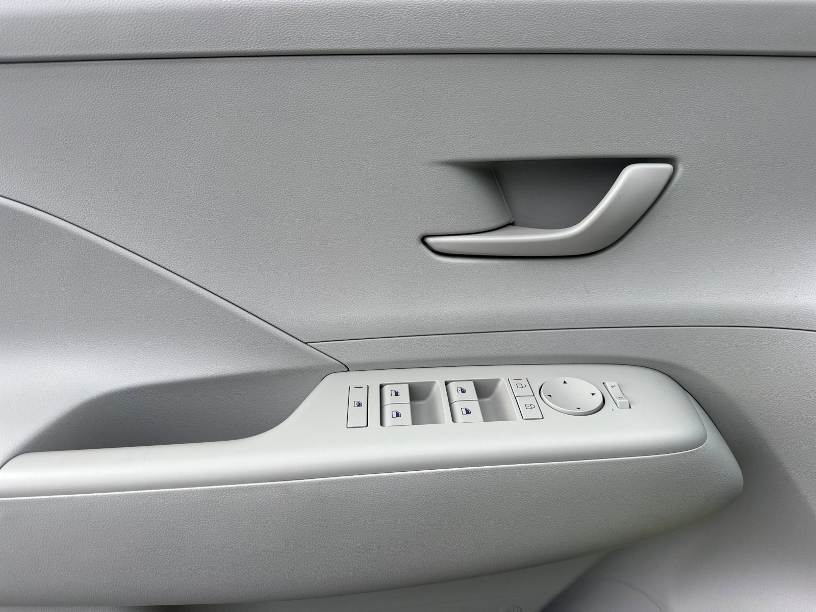 Used 2024 Hyundai Kona SEL image 11