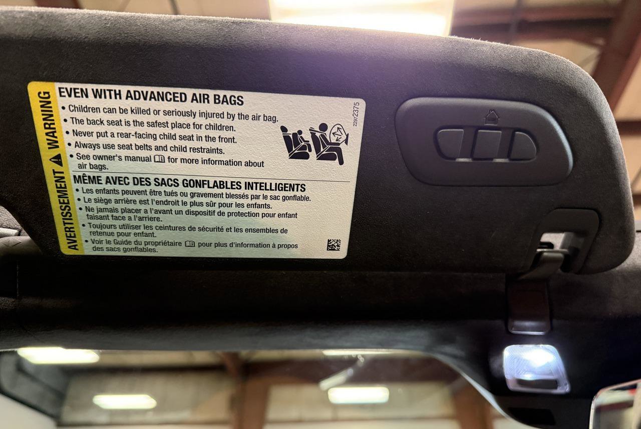 Used 2018 Chevrolet Corvette Stingray Convertible w/ 3LT Preferred Equipment Group image 90