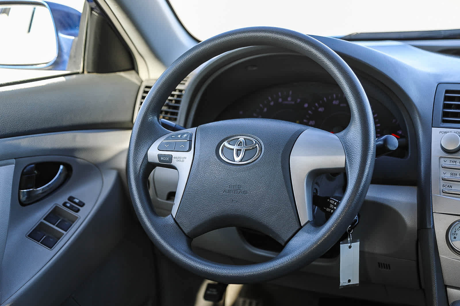 Used 2010 Toyota Camry LE image 15