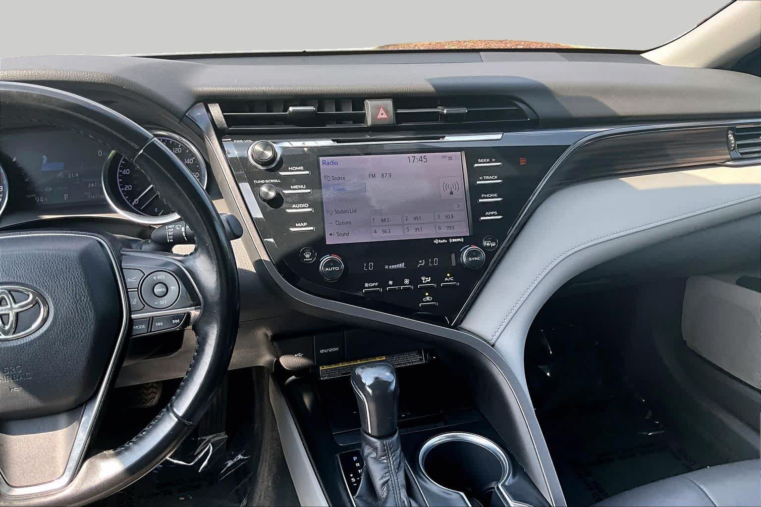 Used 2020 Toyota Camry XLE FWD image 7