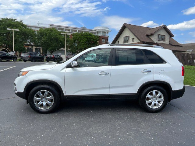Used 2013 Kia Sorento LX w/ Convenience Pkg FWD image 9