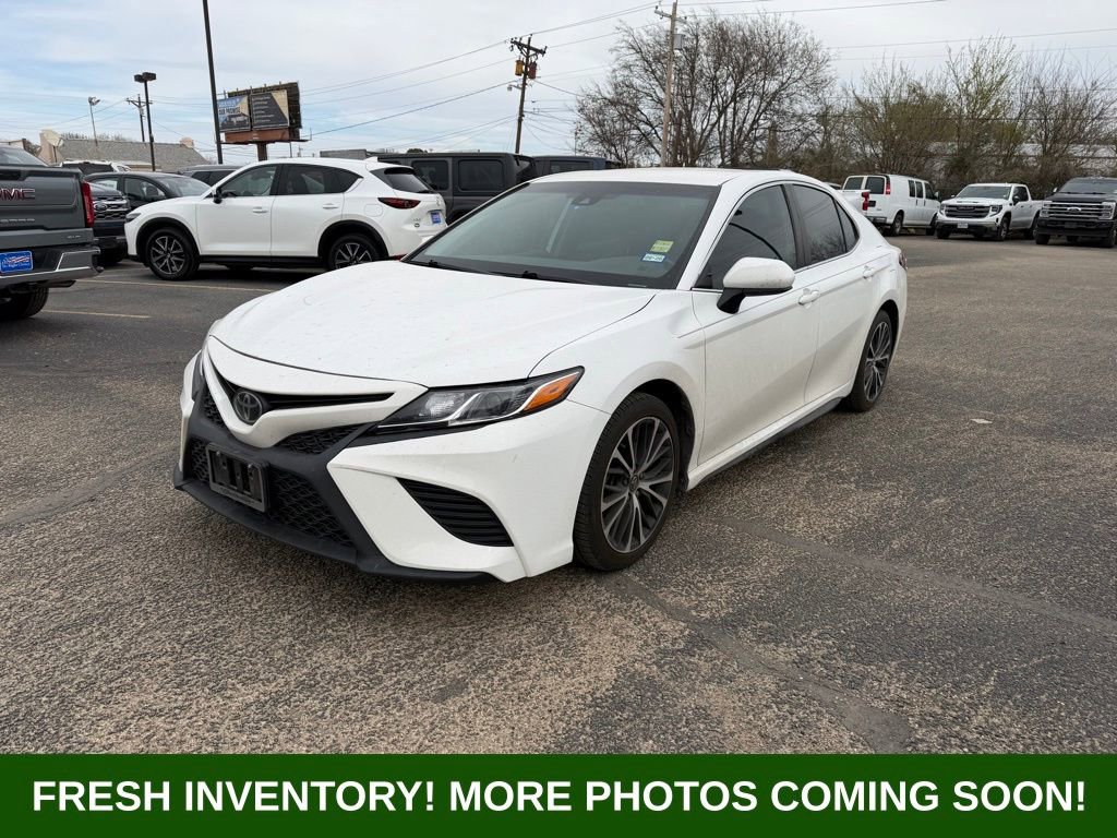 Used 2020 Toyota Camry SE image 3