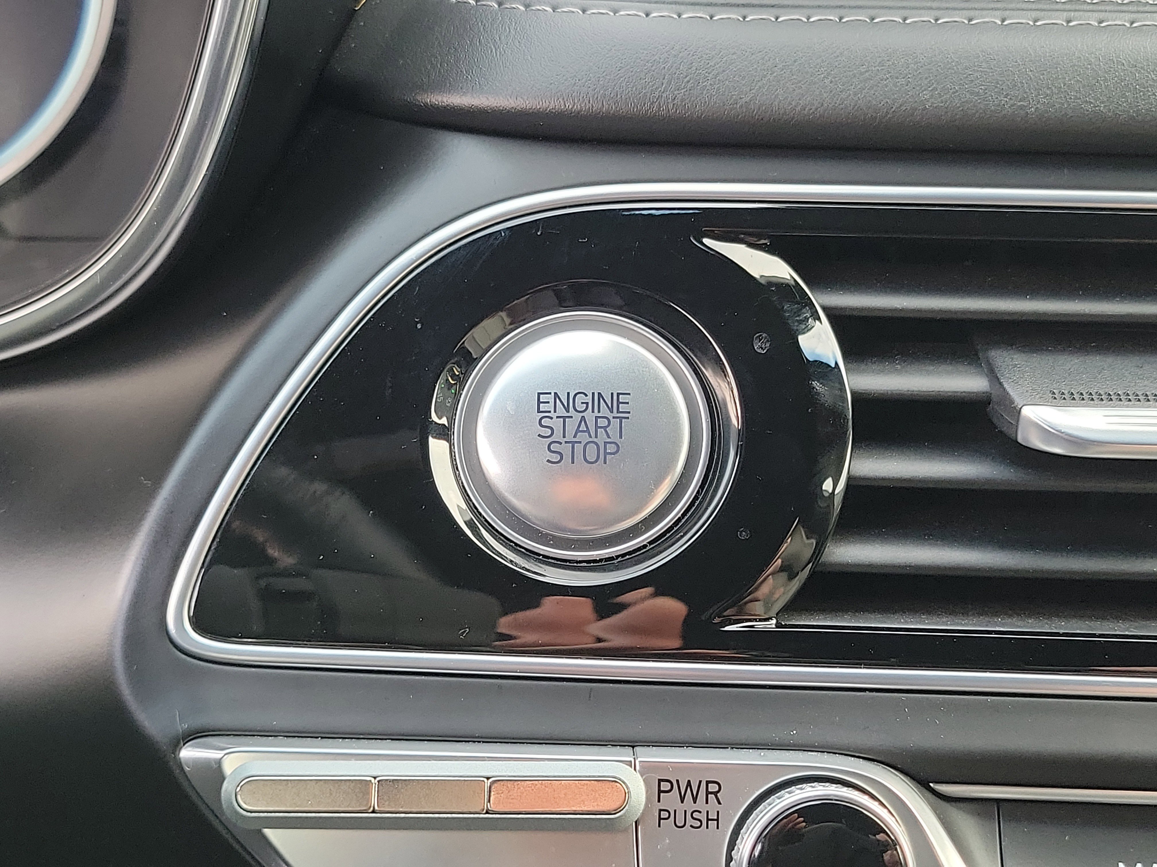Certified 2023 Genesis G70 2.0T image 16