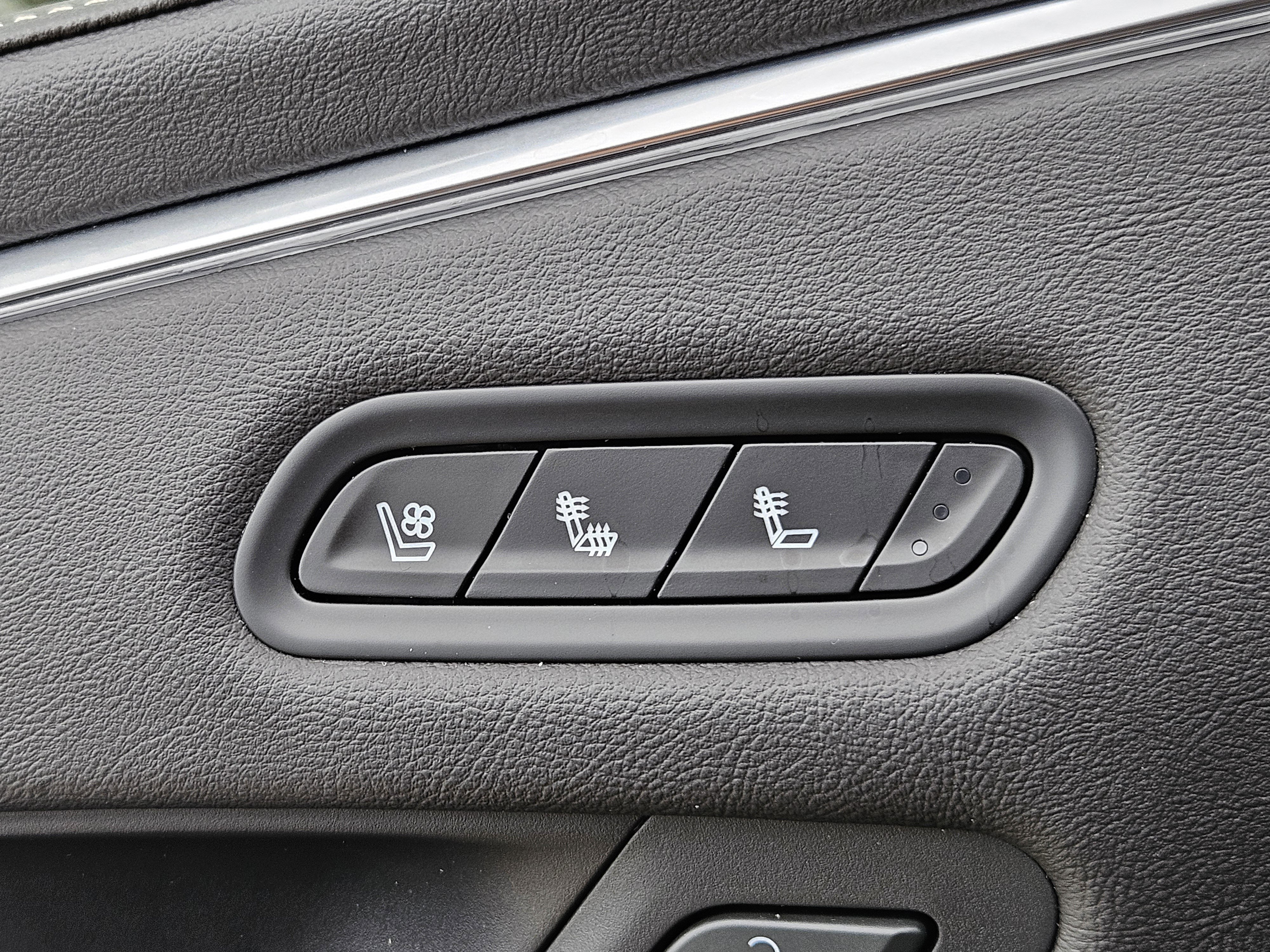 Certified 2023 Cadillac Escalade ESV Premium Luxury image 29