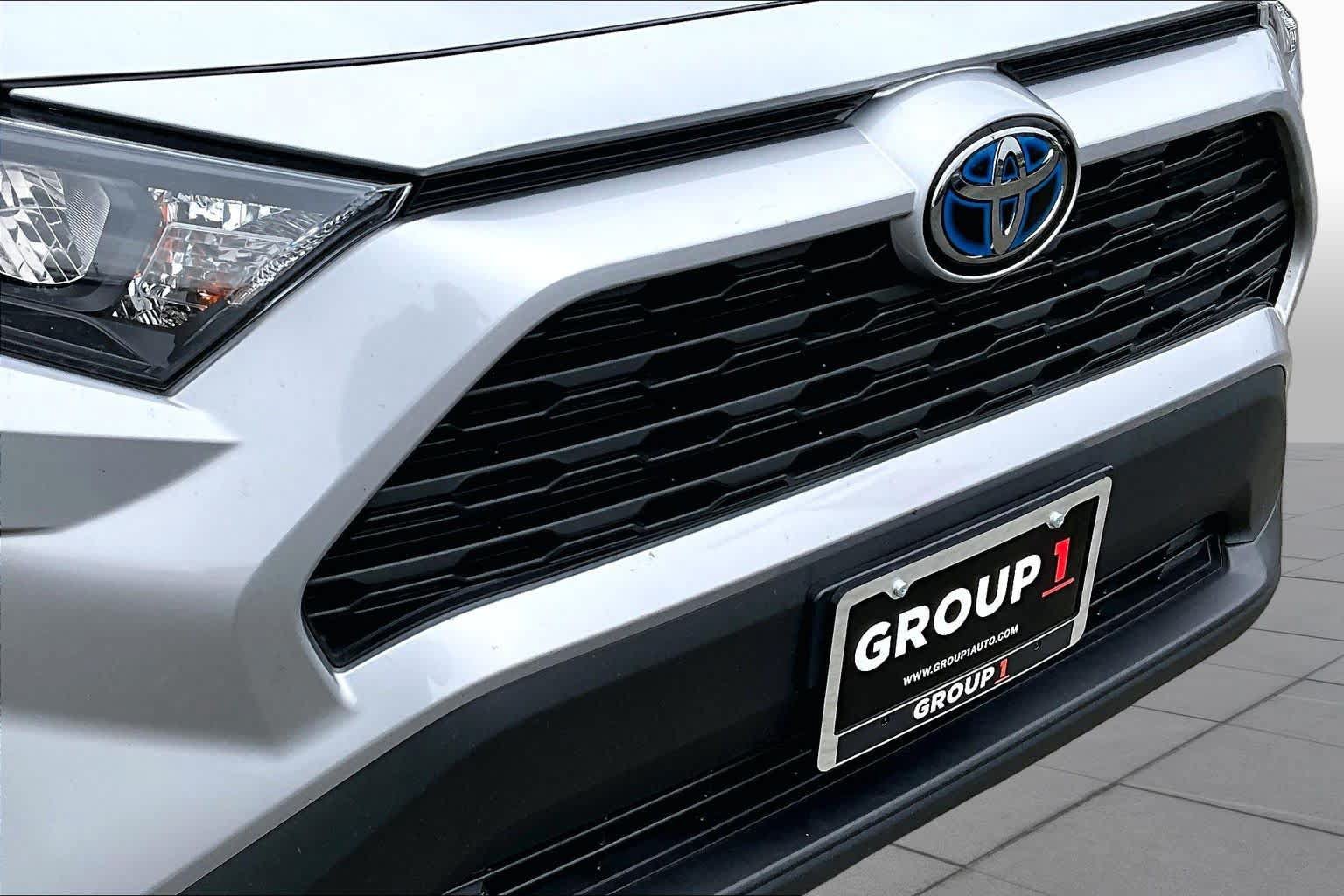 Used 2019 Toyota RAV4 LE w/ Carpet Mat Package AWD/4WD image 29