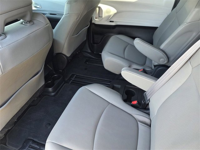 Used 2025 Toyota Sienna XLE image 20