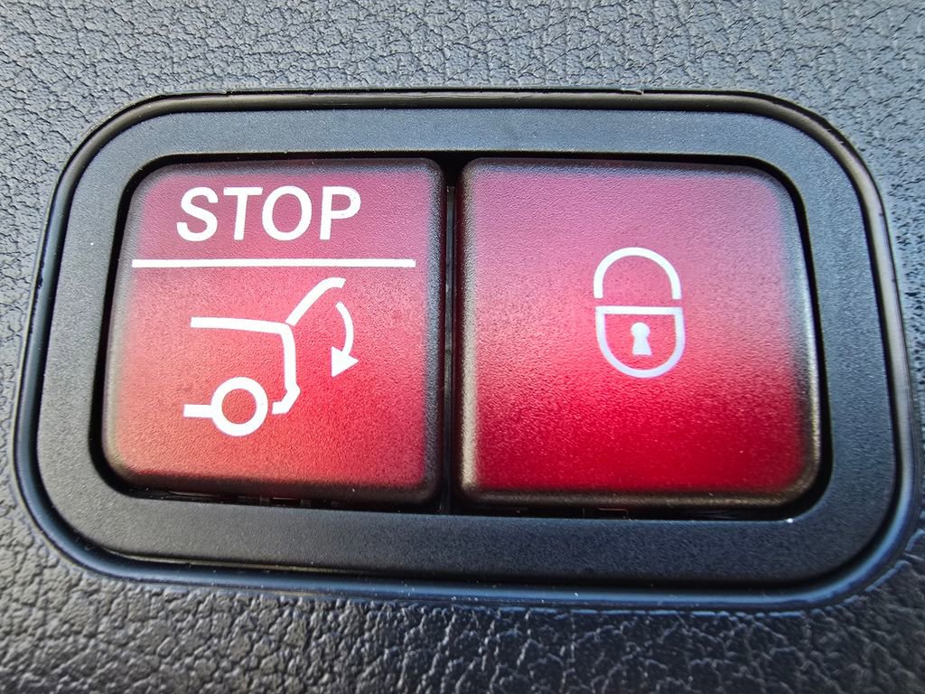 Certified 2026 Mercedes-Benz GLB 250 4MATIC image 20