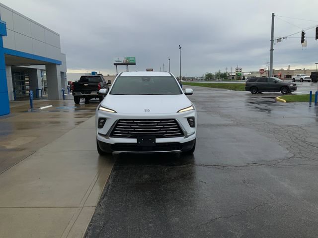 Used 2025 Buick Enclave Preferred AWD/4WD image 3