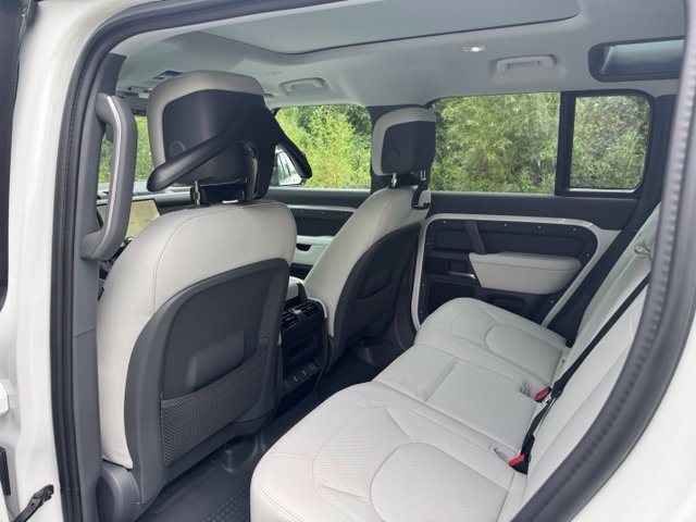 New 2026 Land Rover Defender 110 X-Dynamic SE AWD/4WD image 12