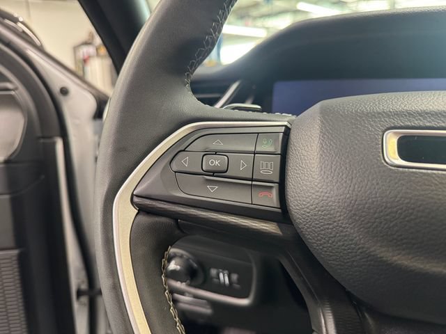 Used 2023 Jeep Grand Cherokee L Laredo AWD/4WD image 22