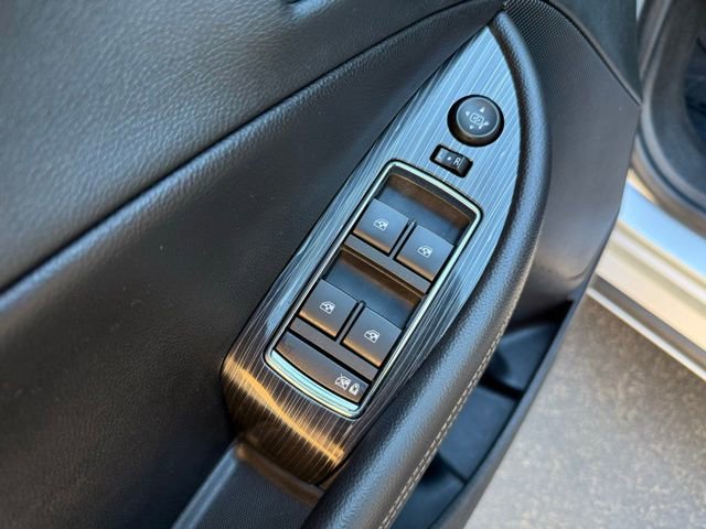 Used 2018 Chevrolet Impala LT FWD image 11